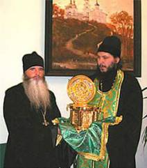 Руски монаси приемат светинята