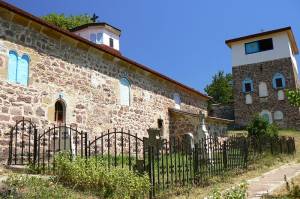 800px-Chiprovski-monastery-church-graveyard-and-ossuary