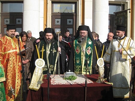 молебен