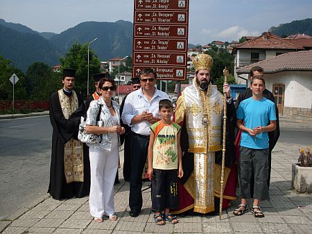 епископ Антоний с дарителите