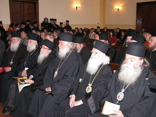 синодалните архиереи