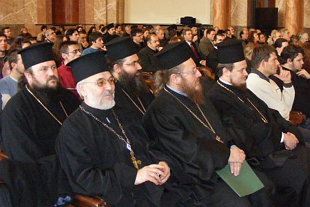 главният секретар епископ Наум, епископ Йоан, викарий на Софийския митропоилит