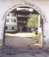 Входът към Троянския манастир
